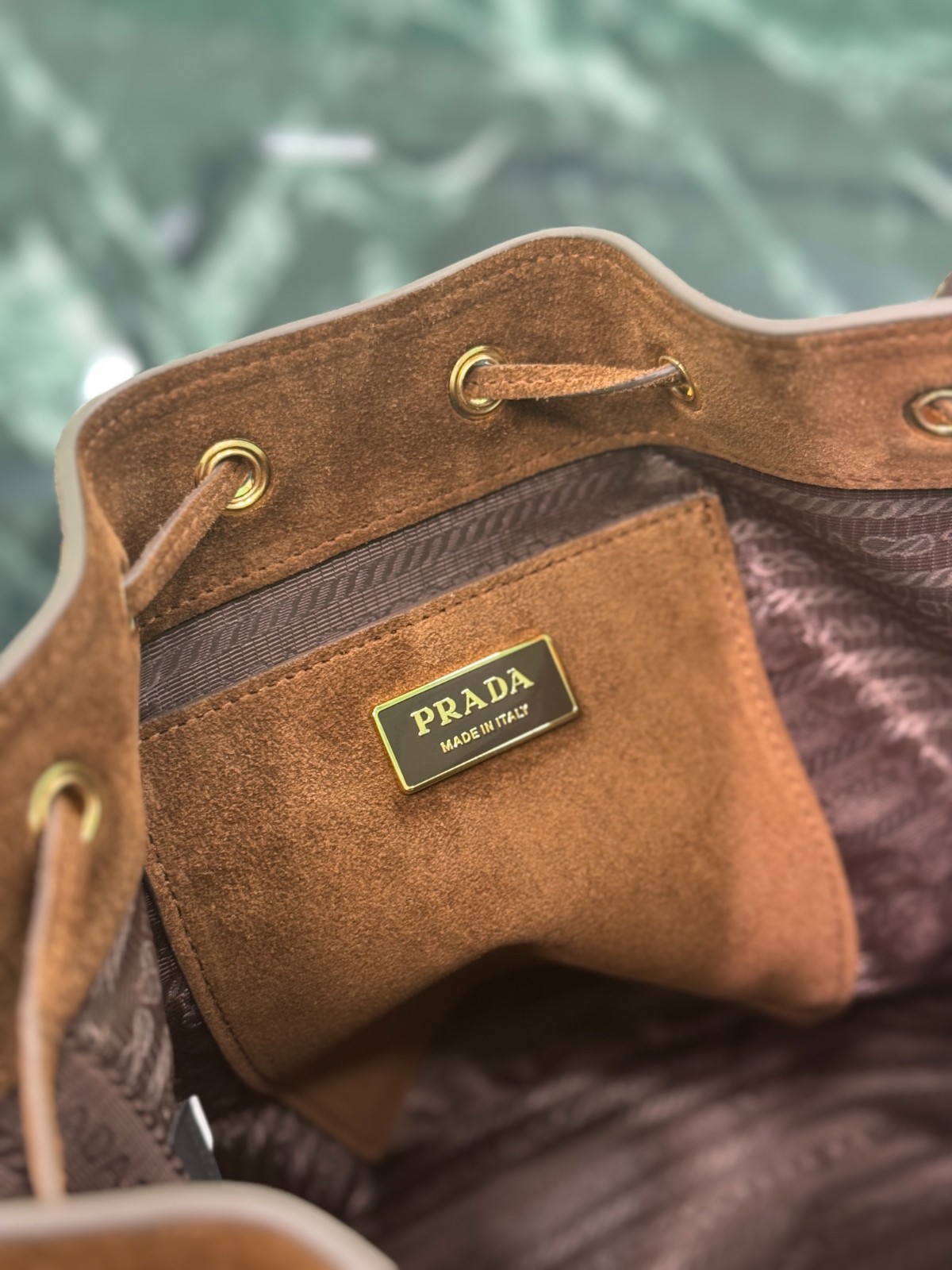 008 63123192 size 21×21×12cm