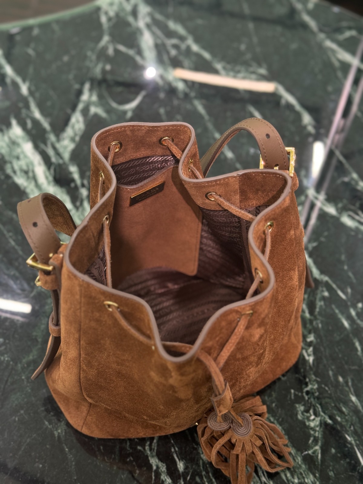 008 63123192 size 21×21×12cm