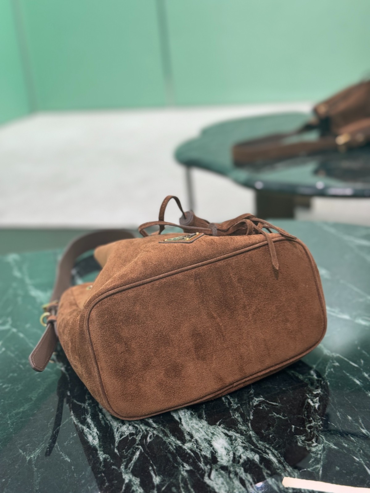 008 63123192 size 21×21×12cm