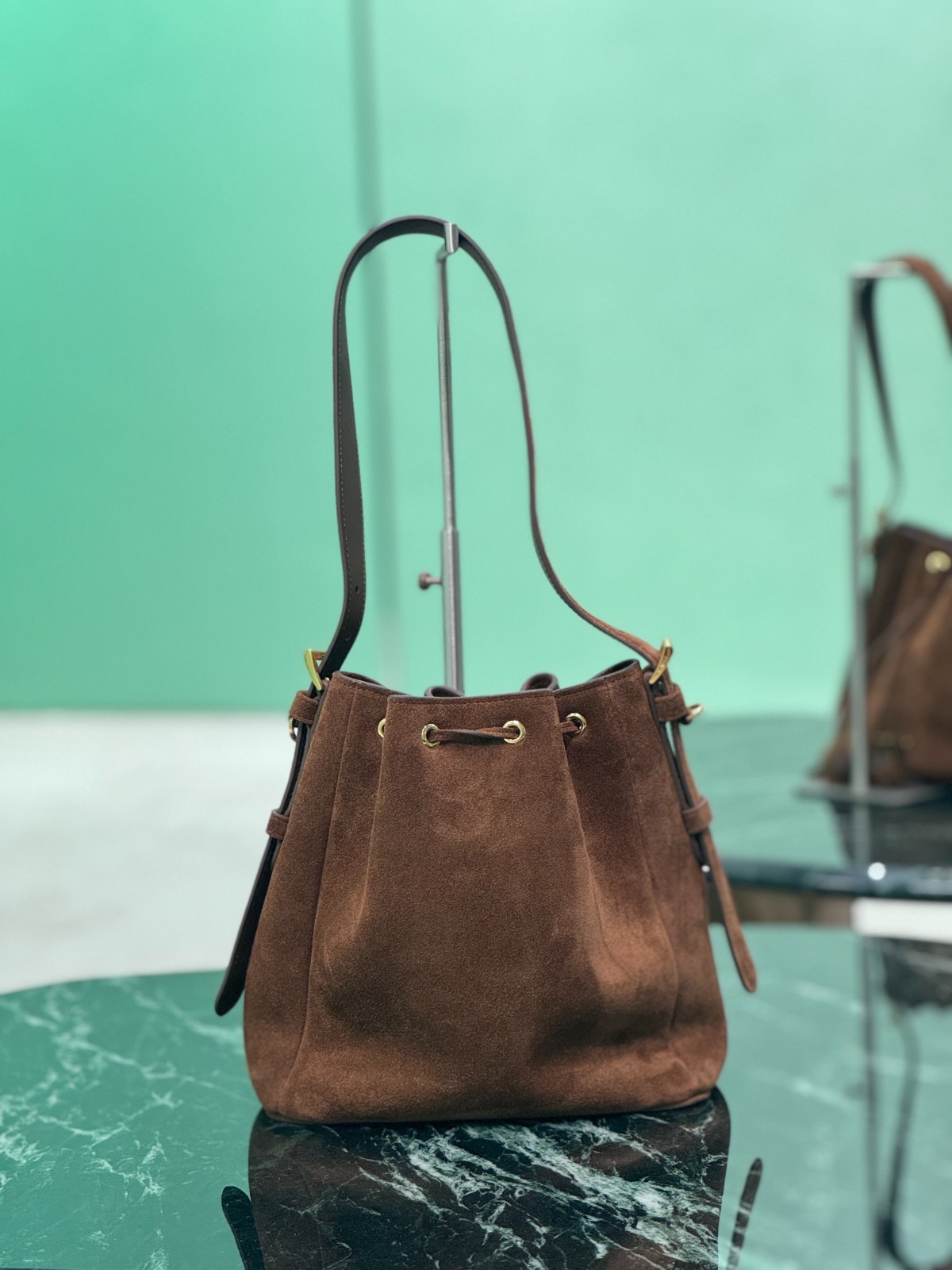 008 63123192 size 21×21×12cm