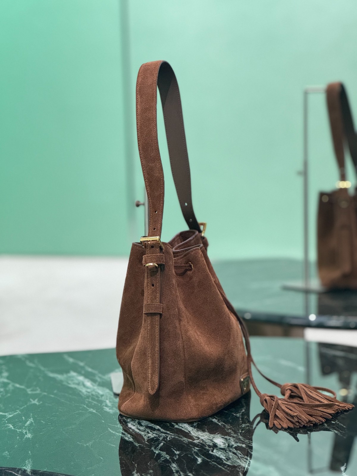 008 63123192 size 21×21×12cm