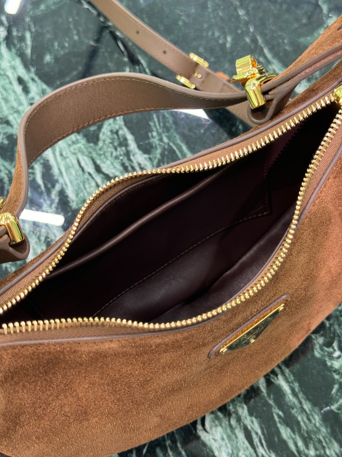 006 62123193 size 22.5x18.5x6.5cm