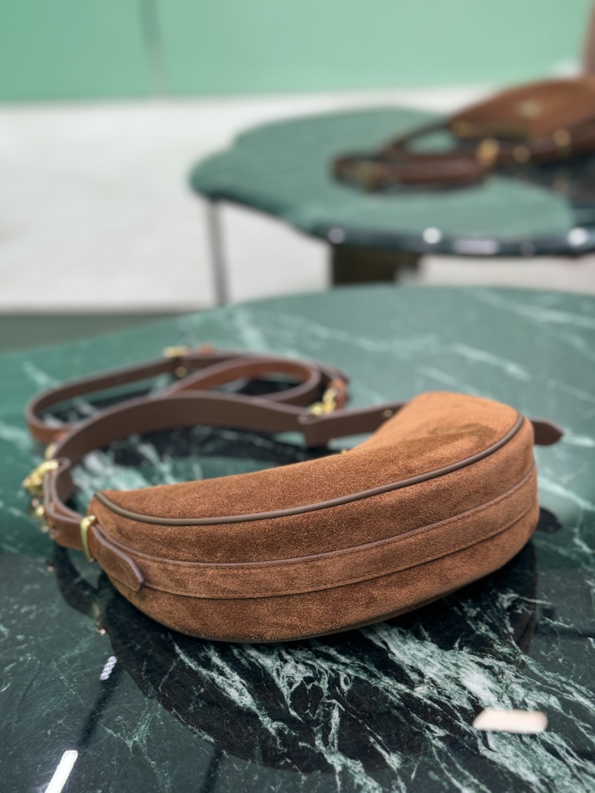 006 62123193 size 22.5x18.5x6.5cm