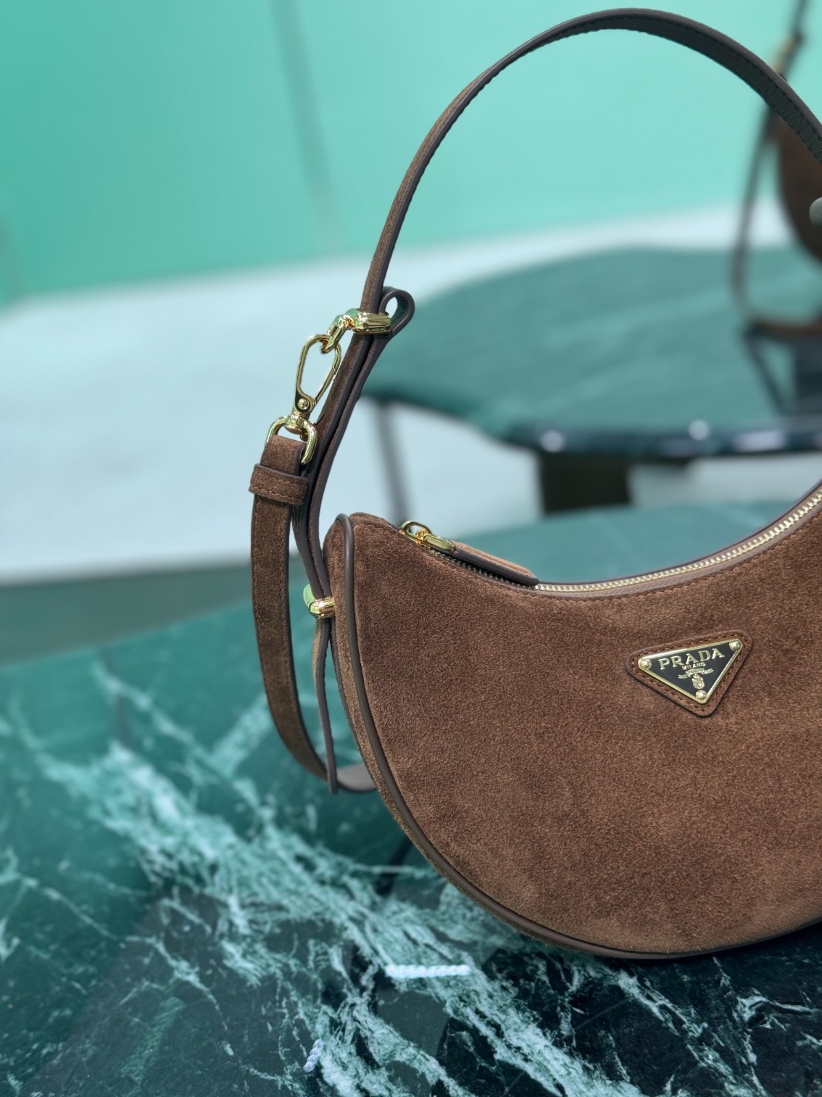 006 62123193 size 22.5x18.5x6.5cm