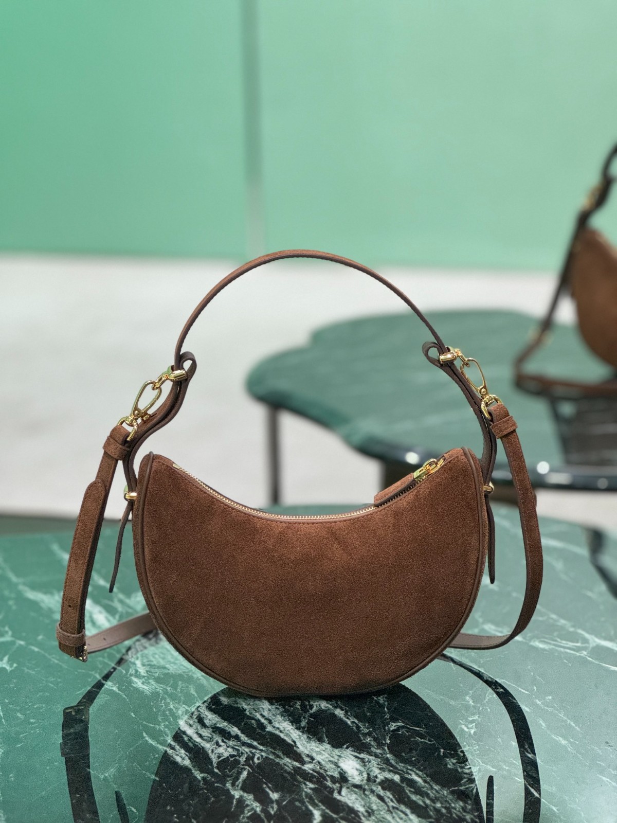 006 62123193 size 22.5x18.5x6.5cm