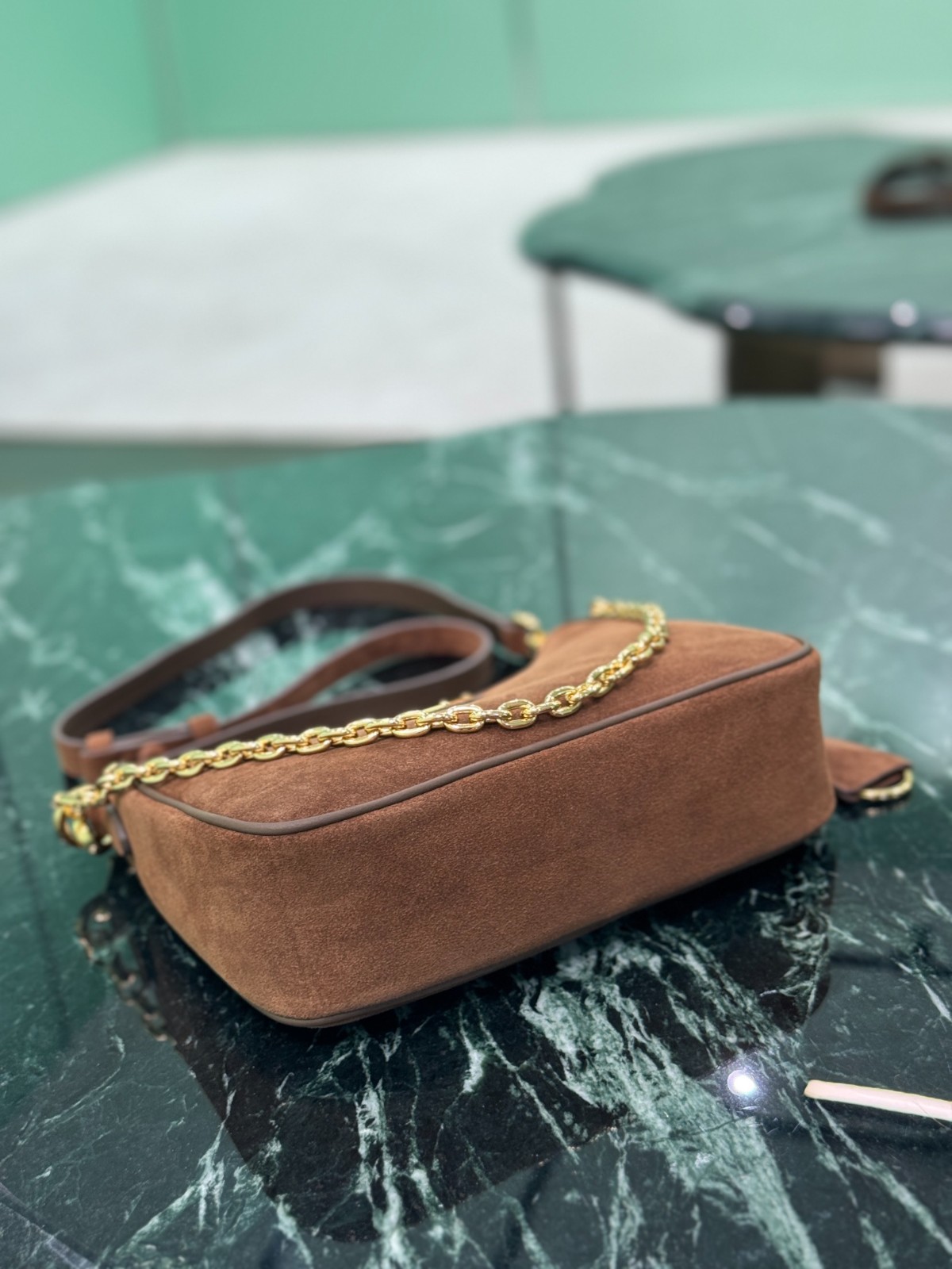 005 53123162 size 22x18x6cm