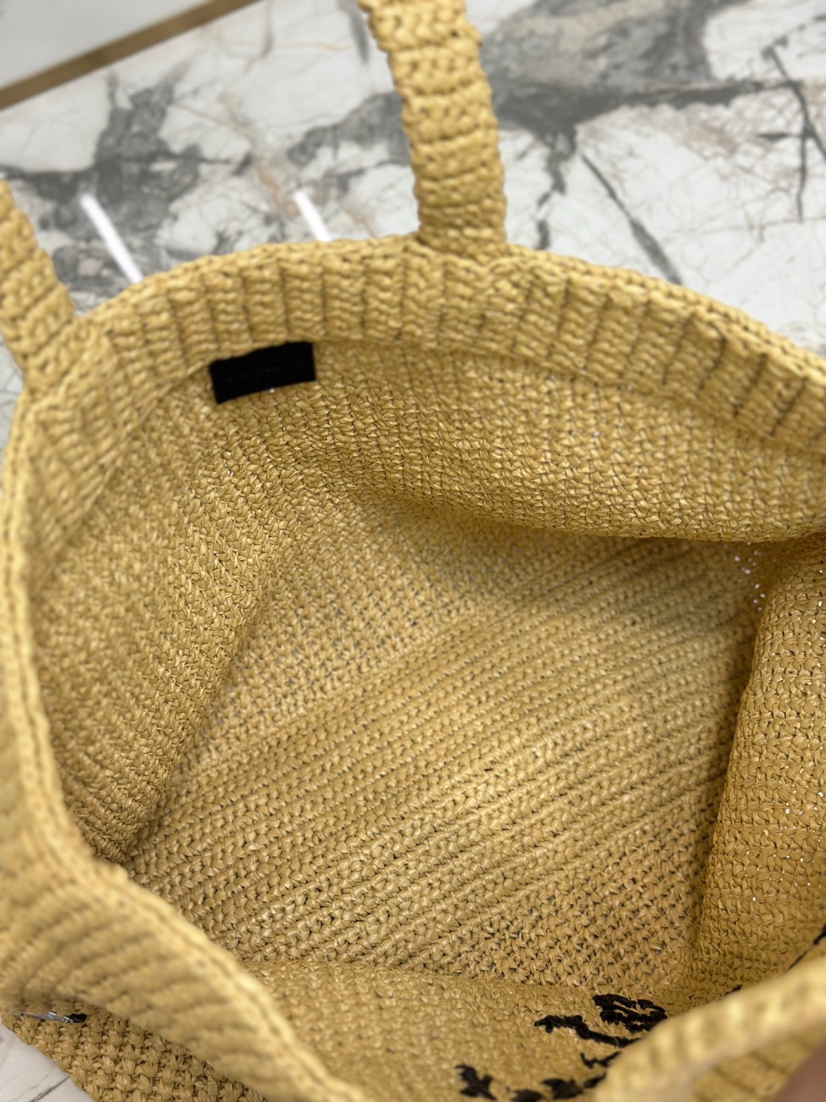 003 84123228 size 40x34x15cm