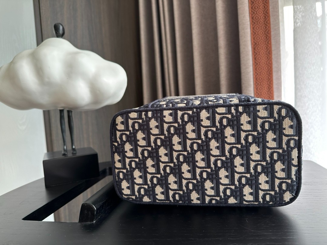 083 50123158 size 25x18x8cm