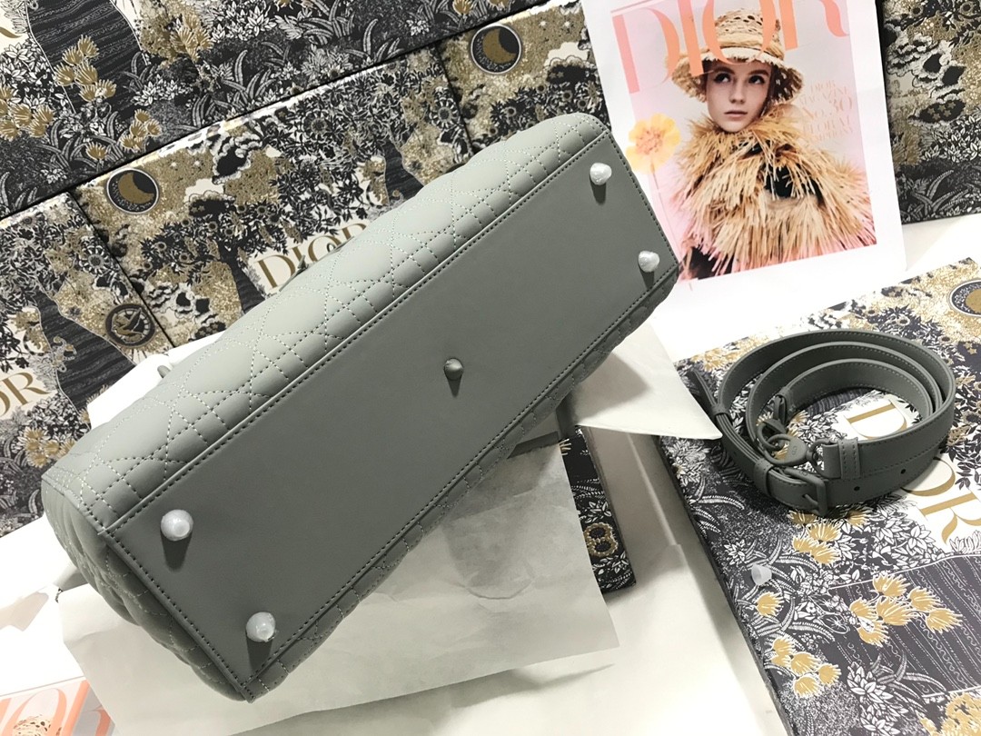064 75123208 size 32x25x11cm