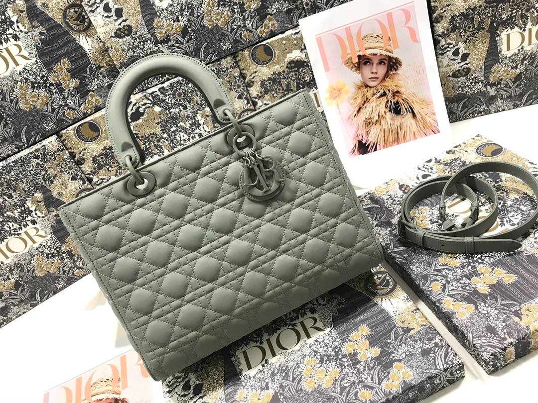 064 75123208 size 32x25x11cm