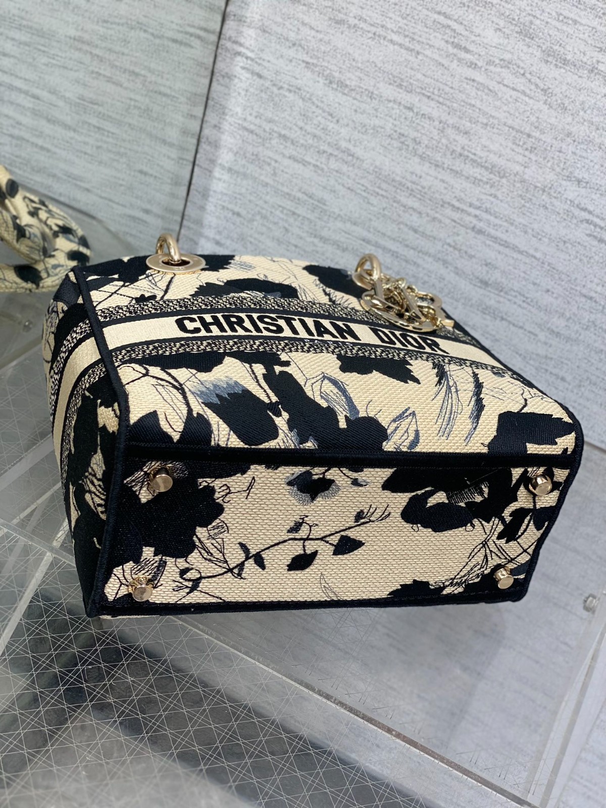 057 62123189 size 24x11x20cm