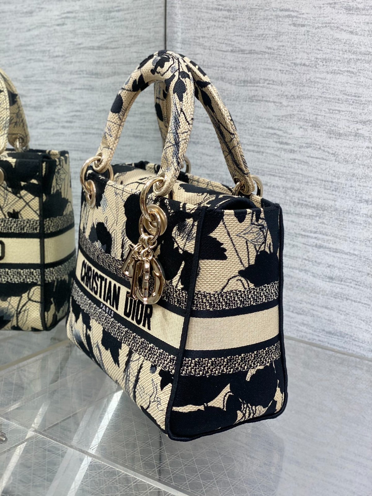 057 62123189 size 24x11x20cm