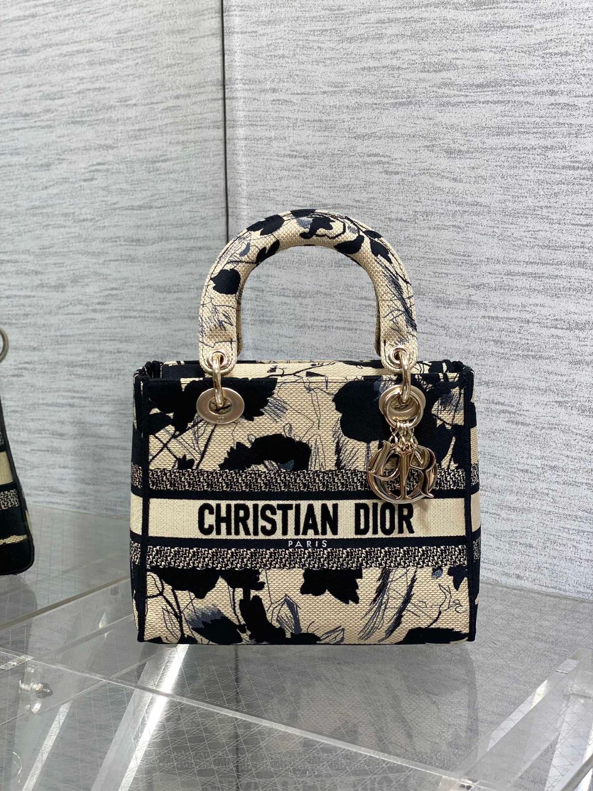 057 62123189 size 24x11x20cm