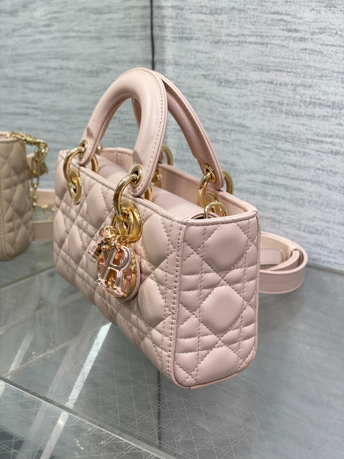 056 72123204 size 22.5x6x11.5cm