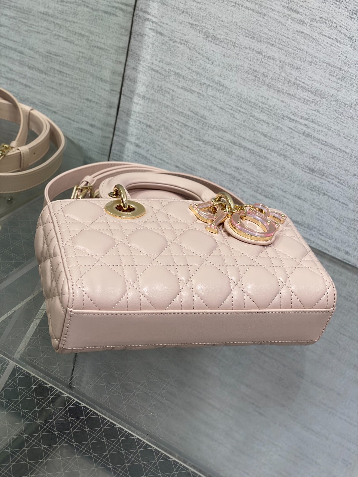 056 72123204 size 22.5x6x11.5cm
