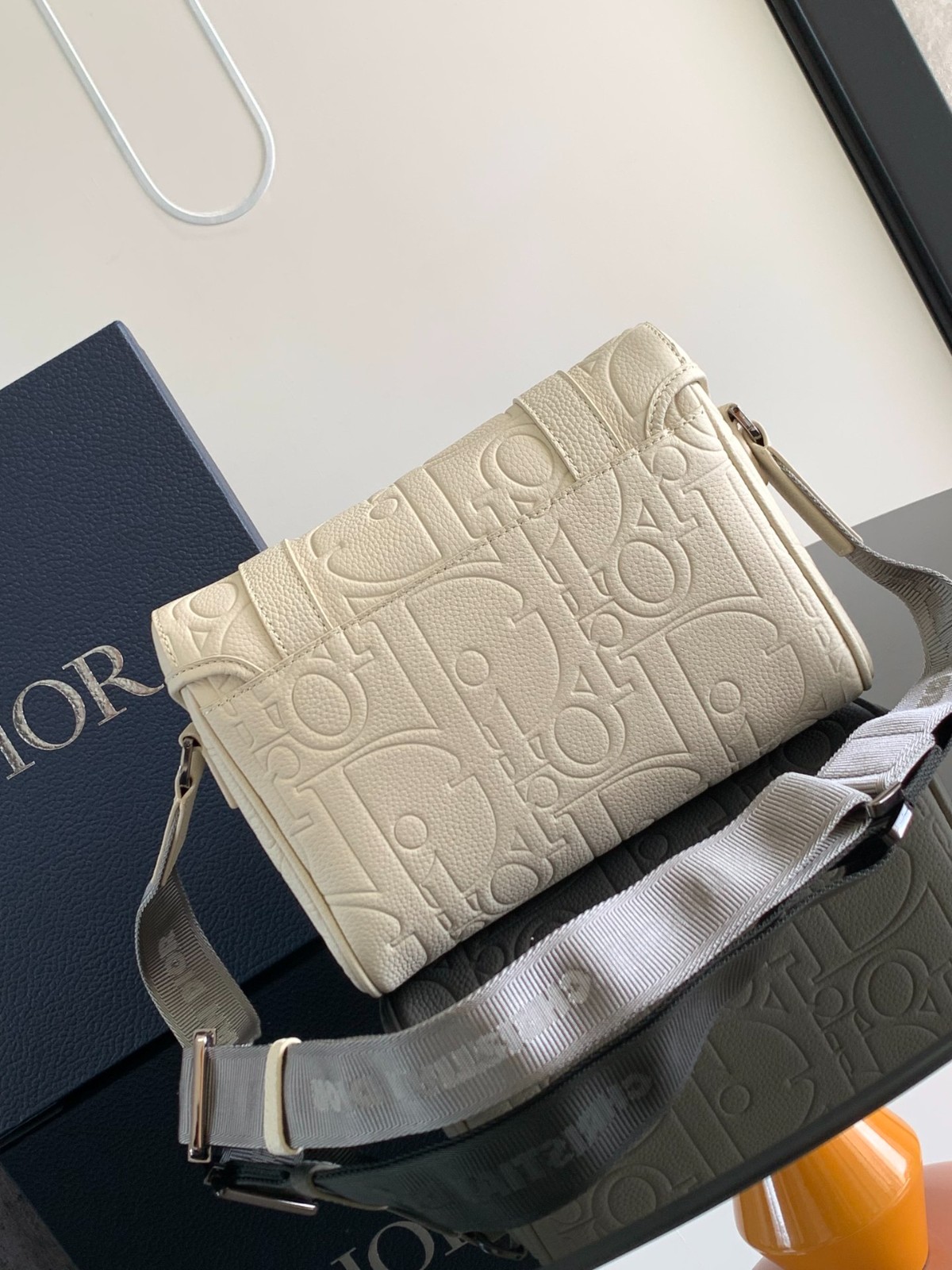 049 57123171 size 24x18x8cm