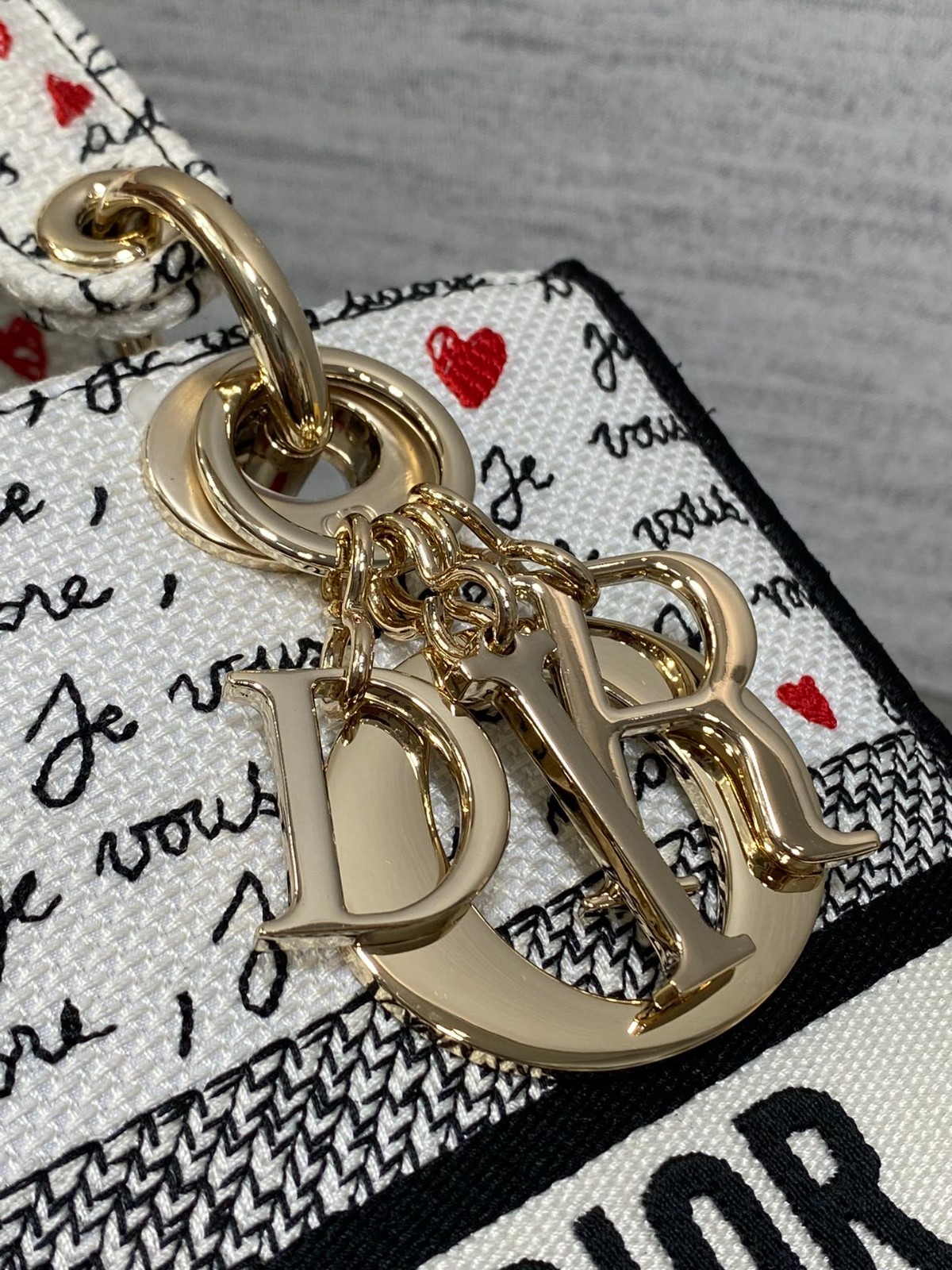 035 62123189 size 24x11x20cm