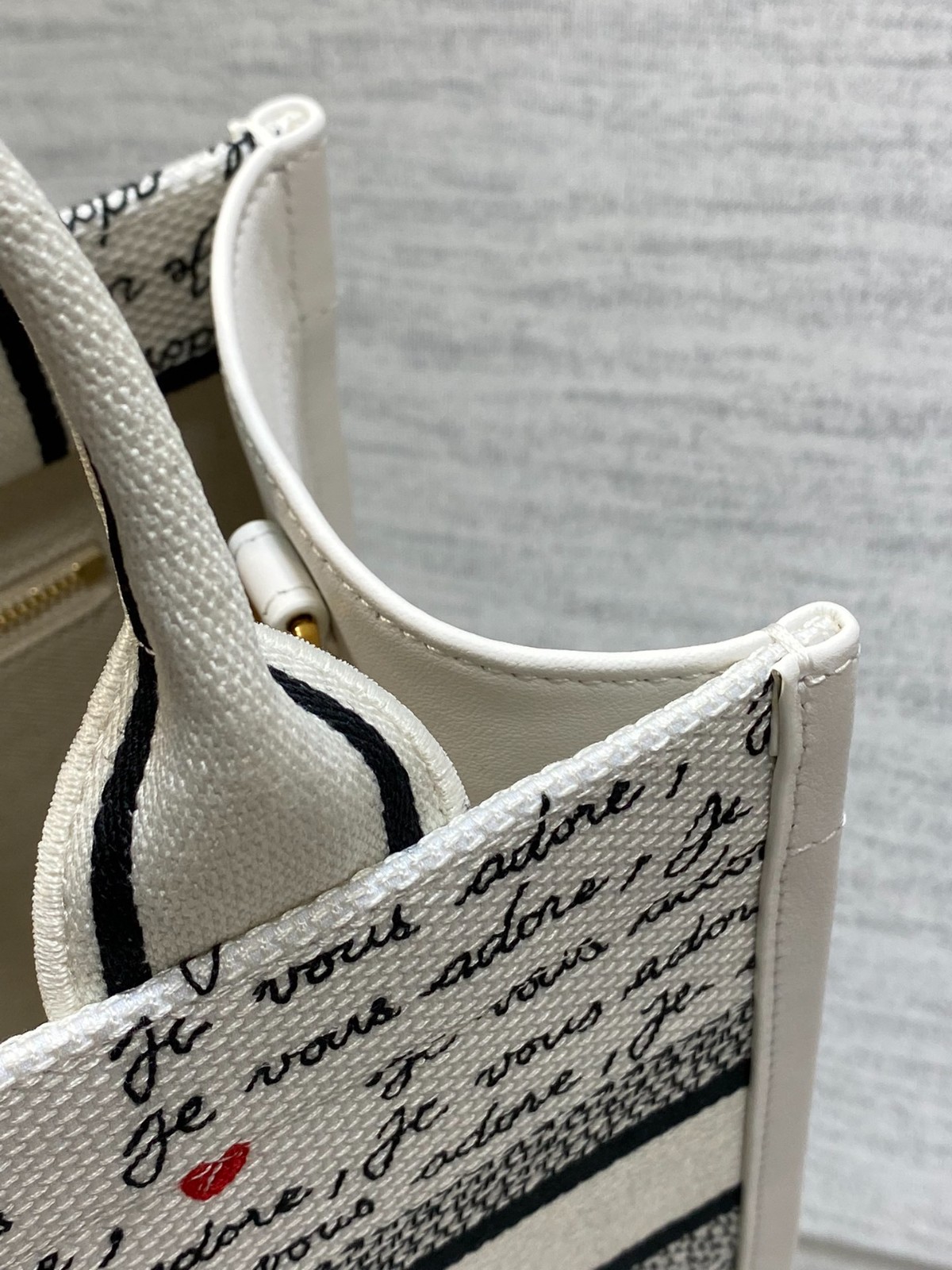 032 68123199 size 26x12x21cm