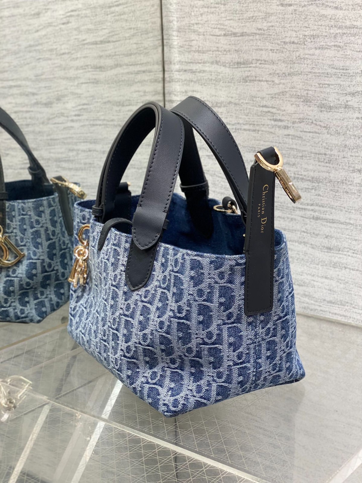 027 68123199 size 23x15x15cm