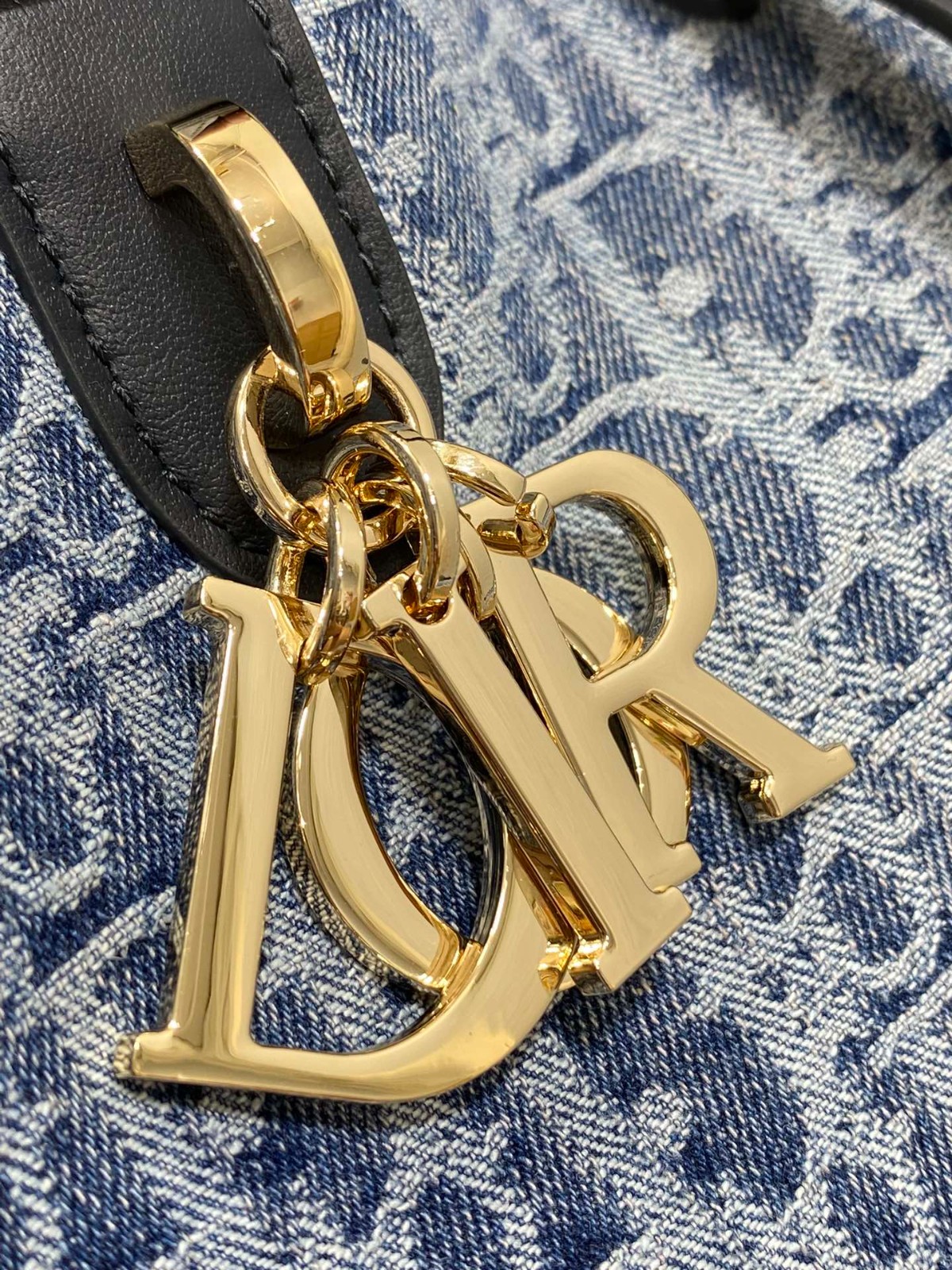 027 68123199 size 23x15x15cm