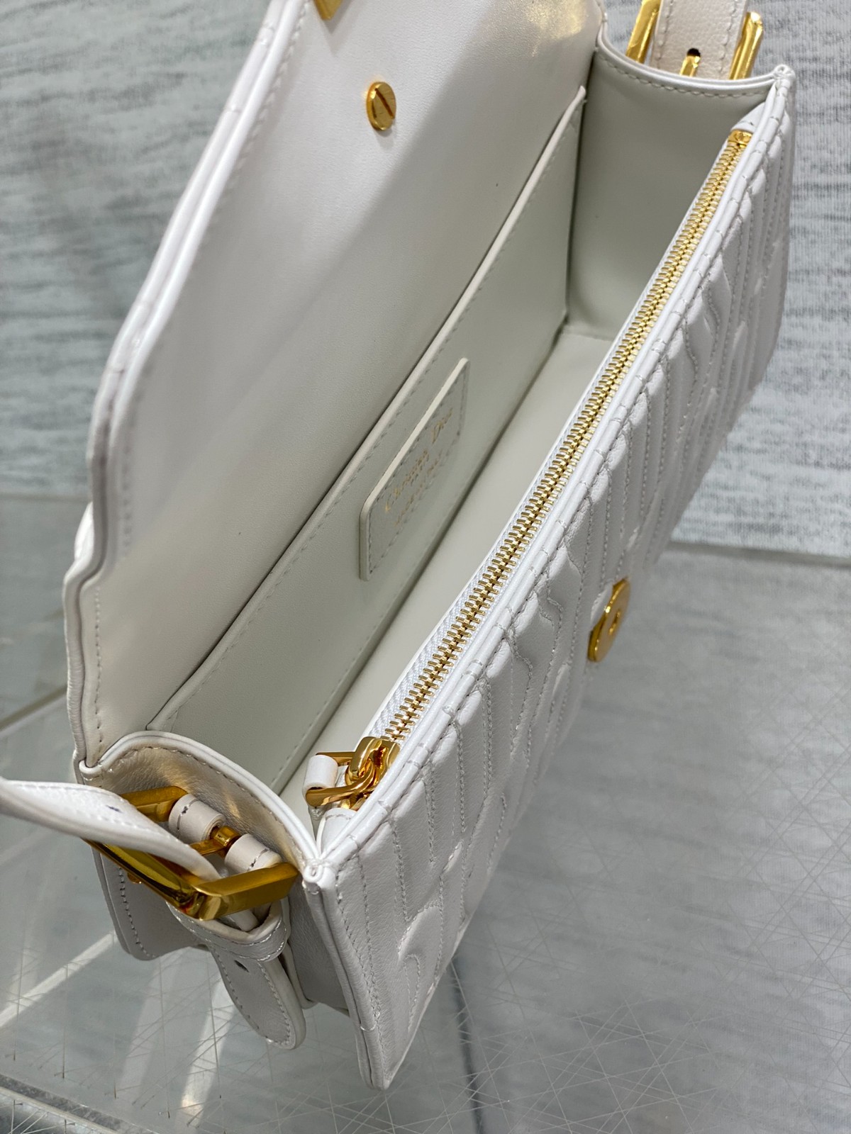 013 68123199 size 18x6.5x11cm