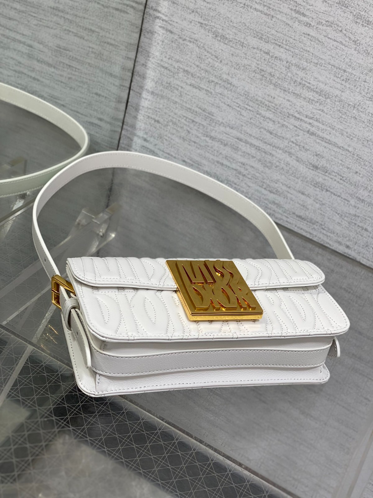 013 68123199 size 18x6.5x11cm