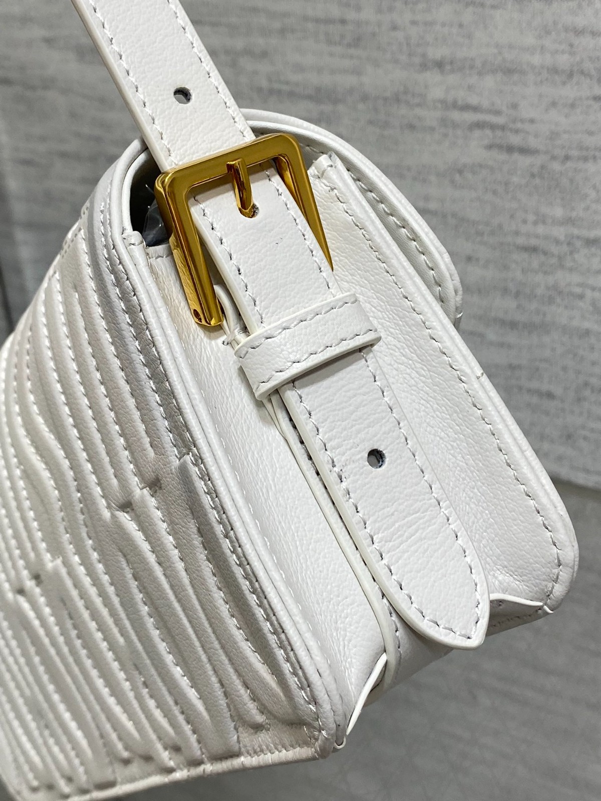 013 68123199 size 18x6.5x11cm