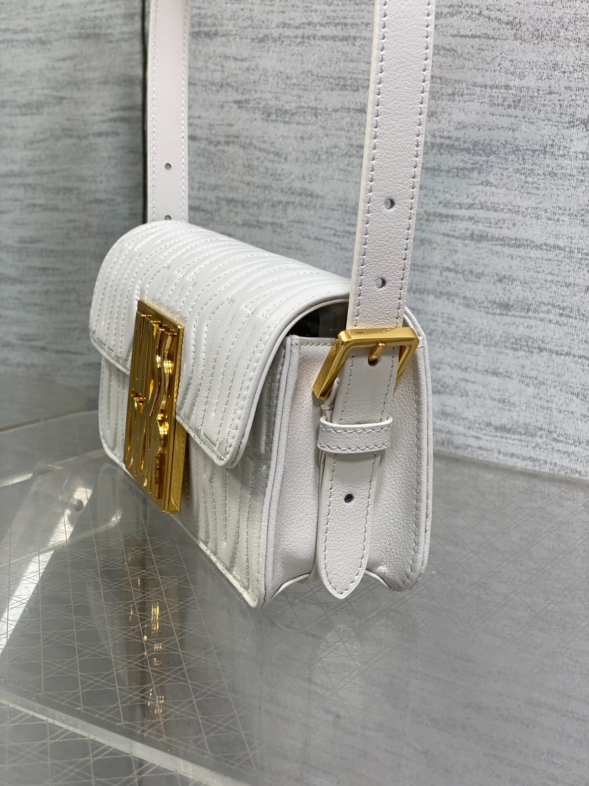 013 68123199 size 18x6.5x11cm