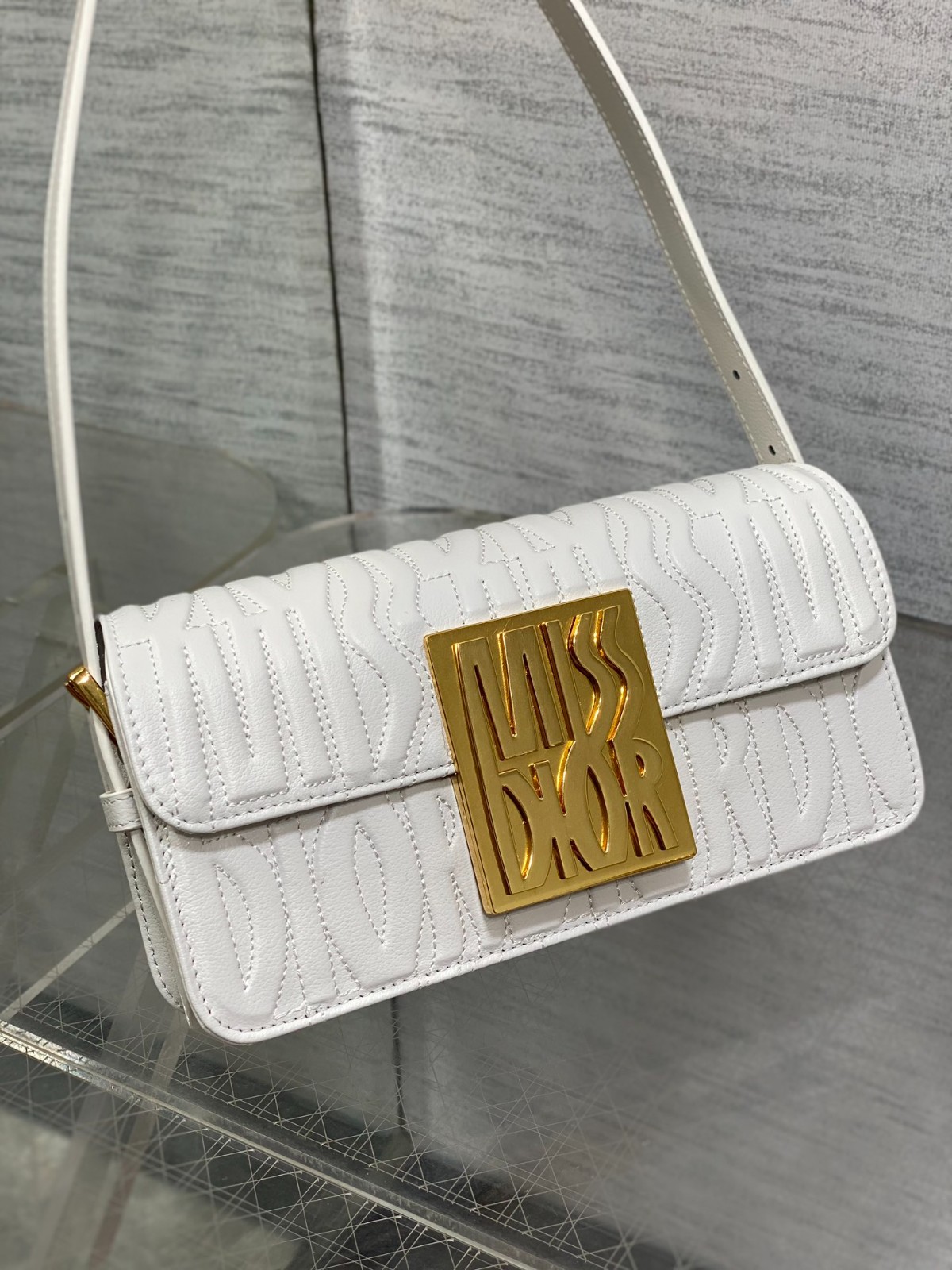 013 68123199 size 18x6.5x11cm