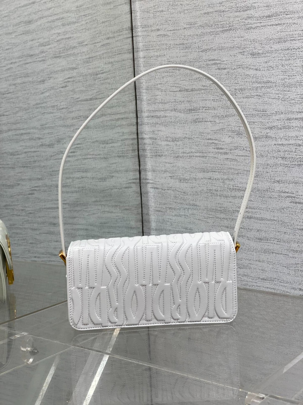 013 68123199 size 18x6.5x11cm