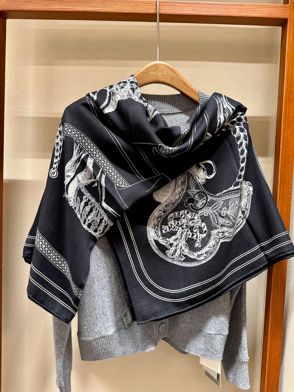 04 Her mes Scarf