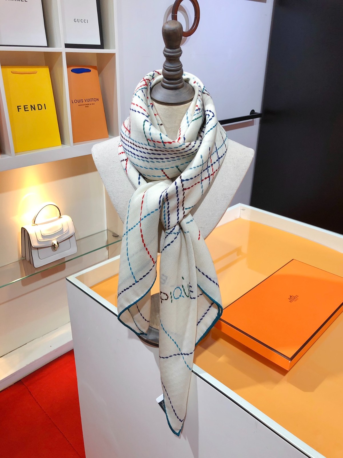 04 Her mes Scarf