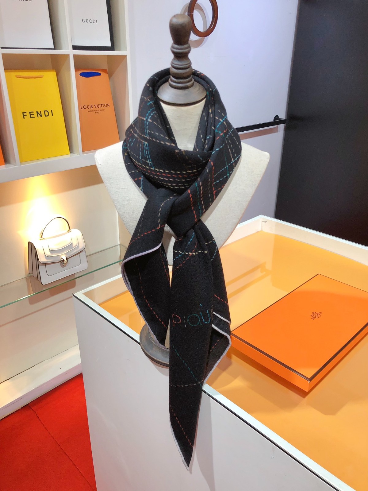 04 Her mes Scarf