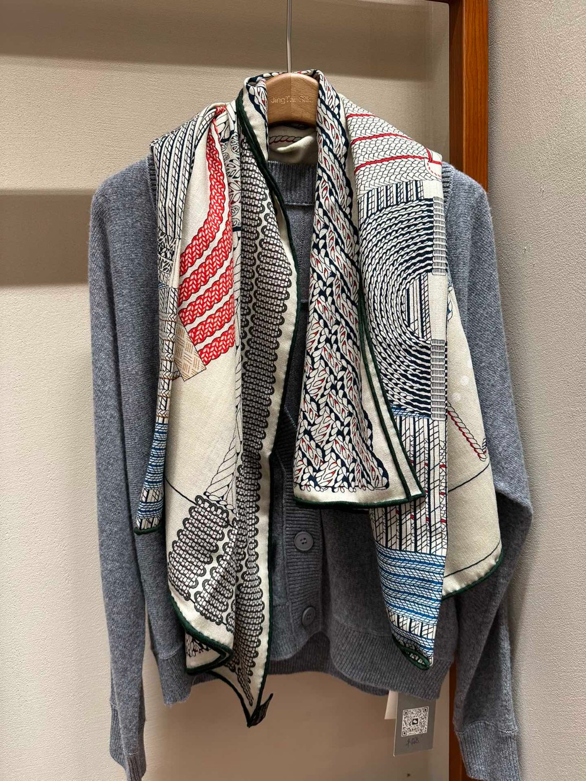04 Her mes Scarf