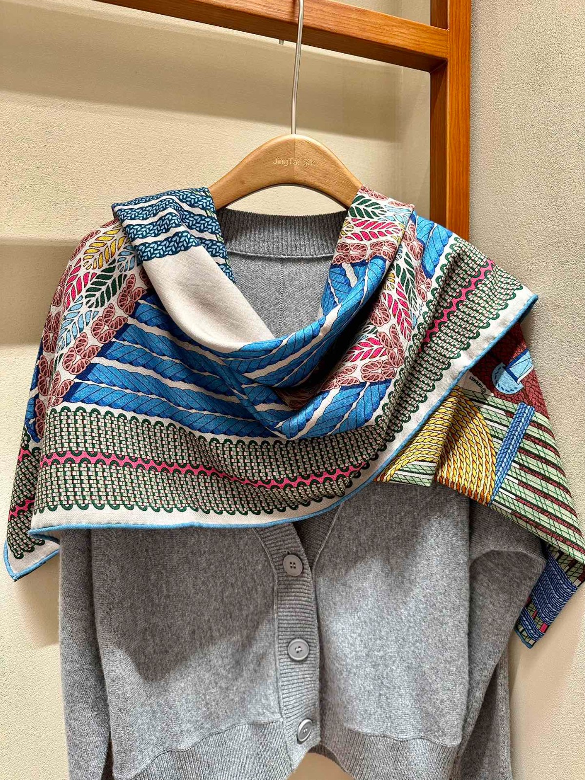 04 Her mes Scarf