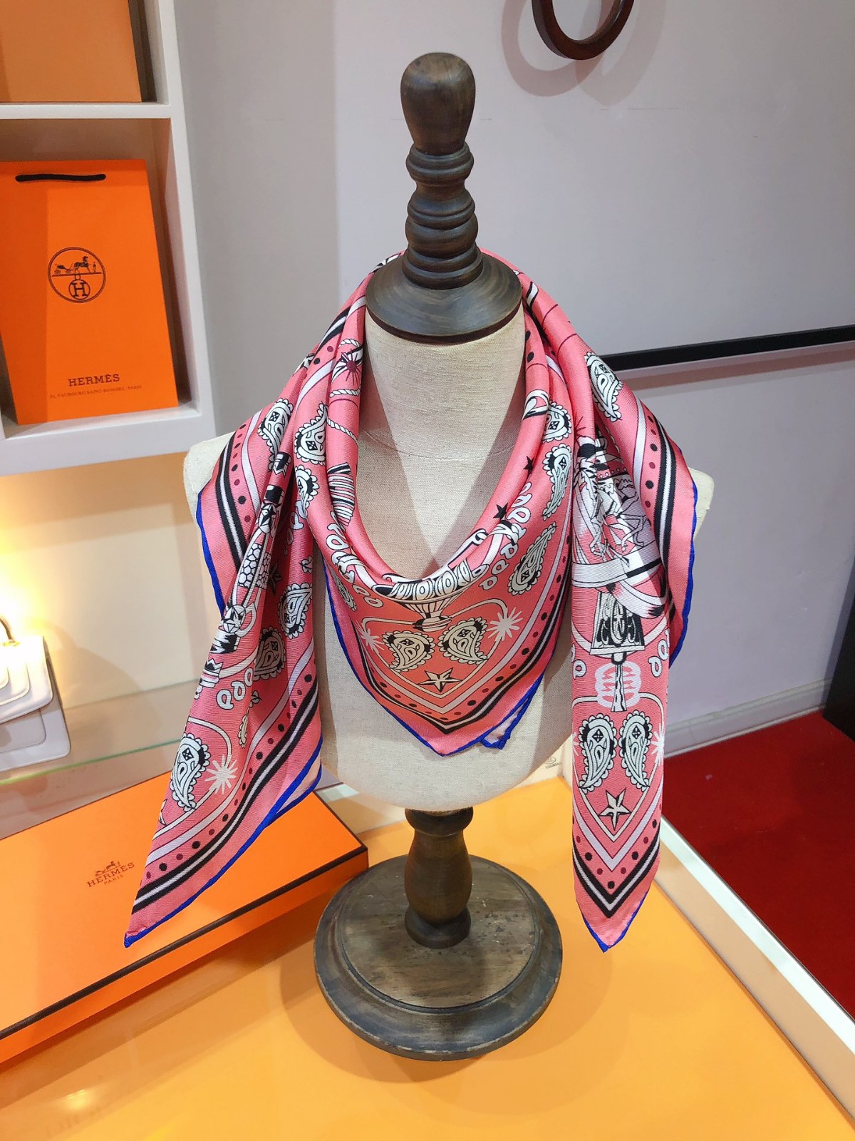 04 Her mes Scarf