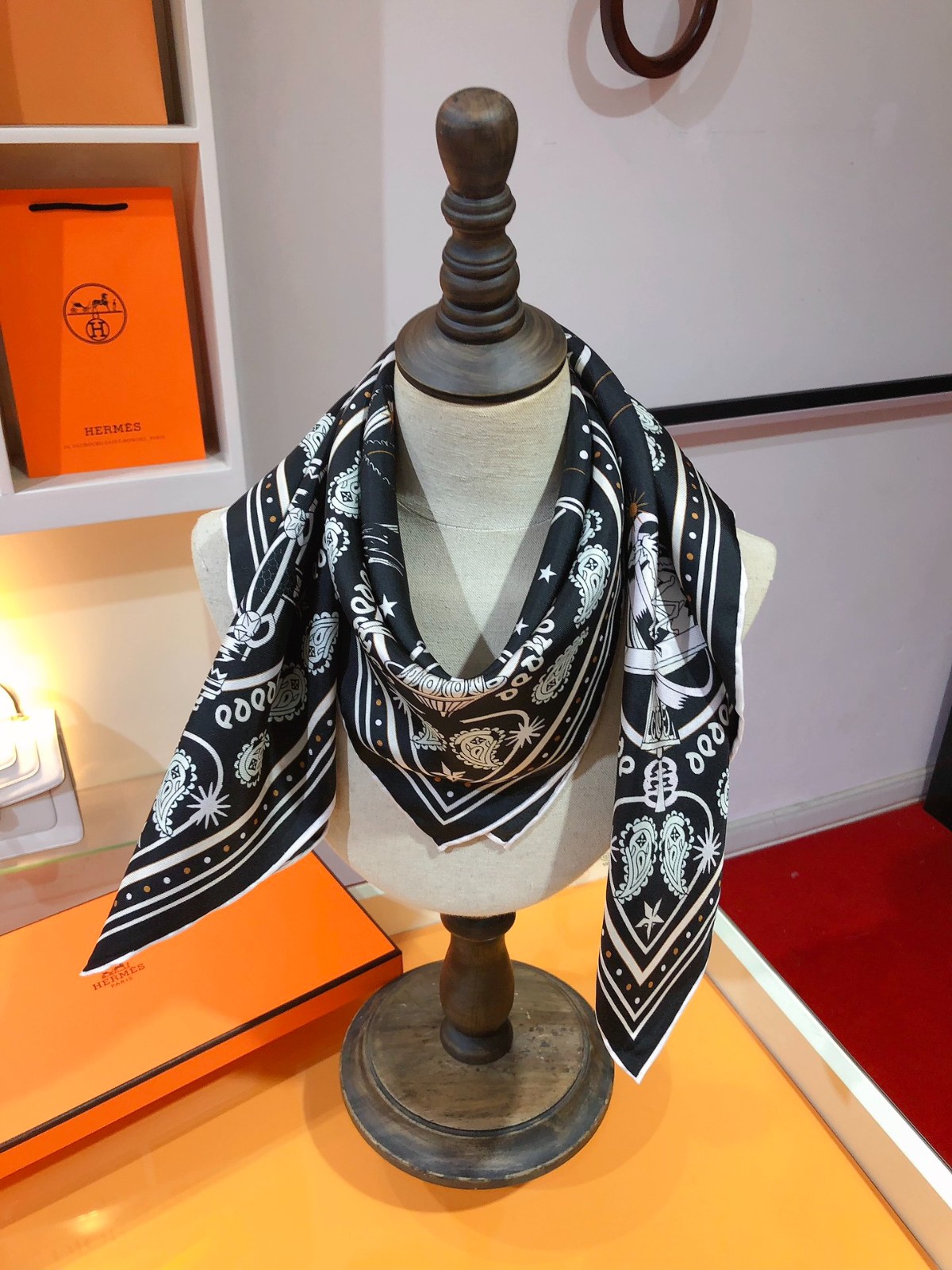04 Her mes Scarf