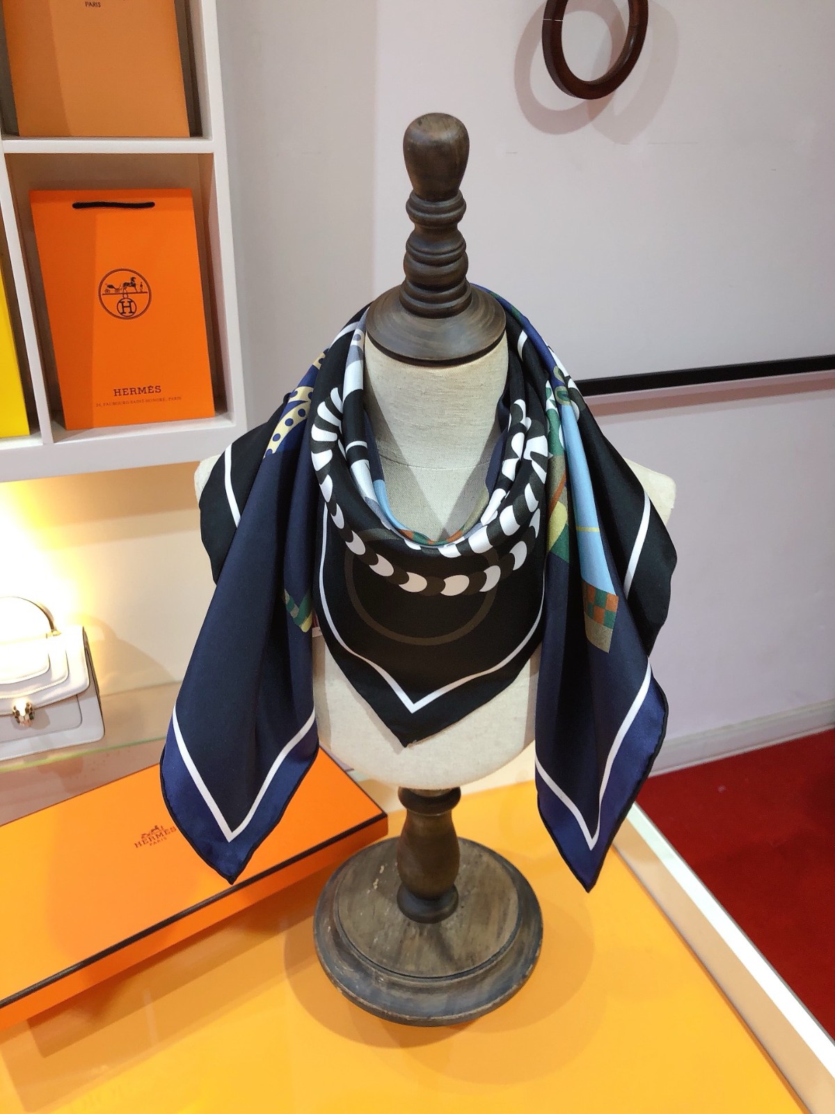 04 Her mes Scarf