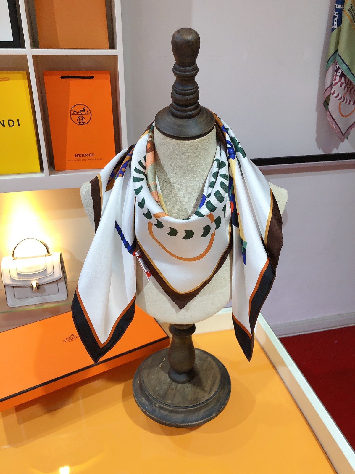 04 Her mes Scarf