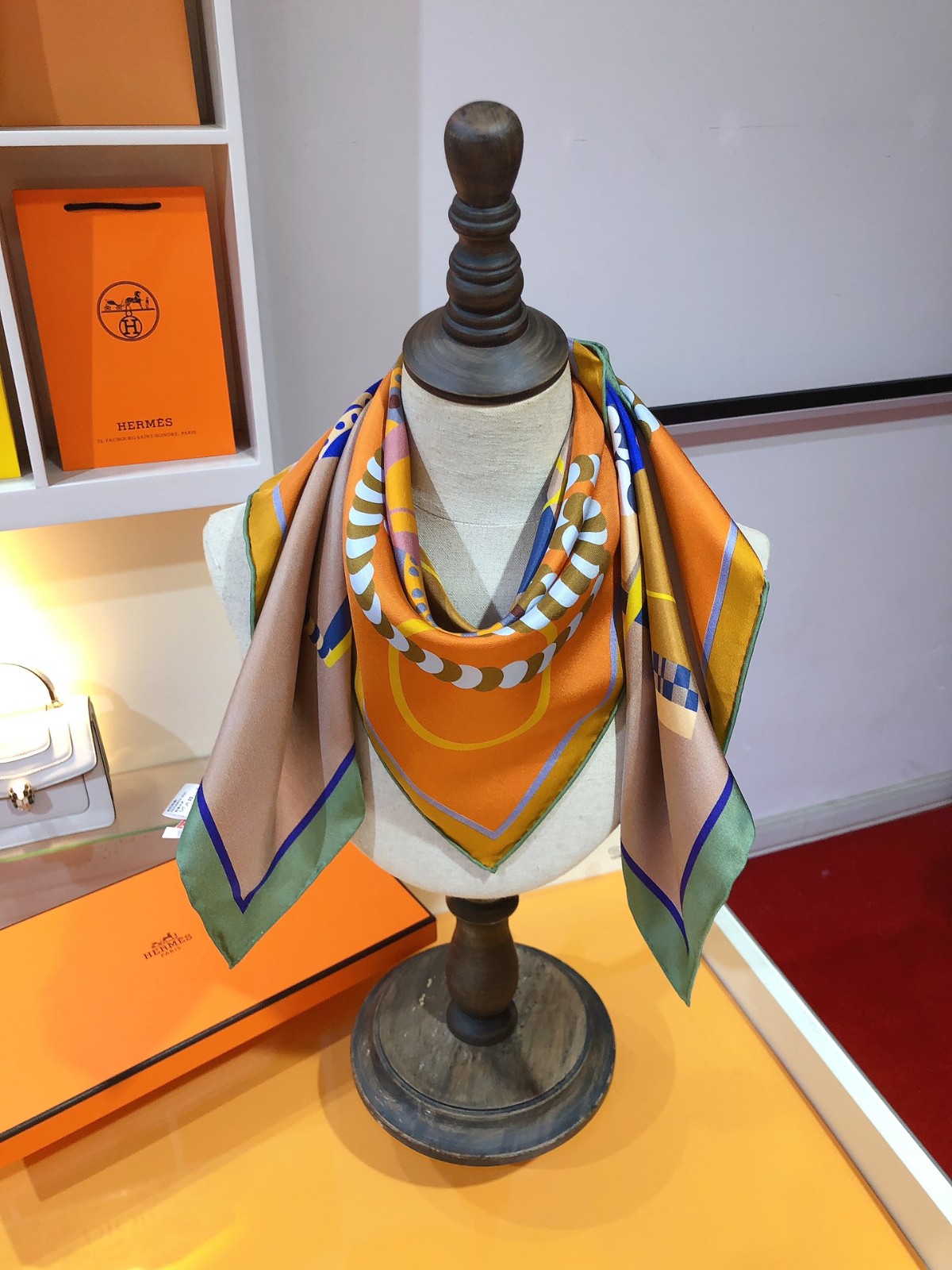 04 Her mes Scarf