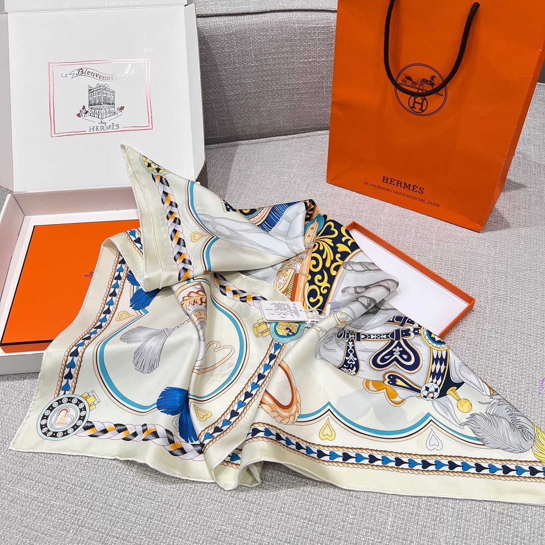 04 Her mes Scarf