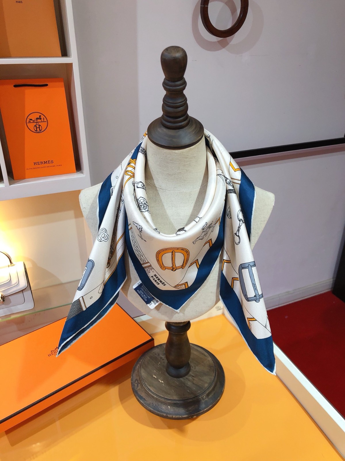 04 Her mes Scarf