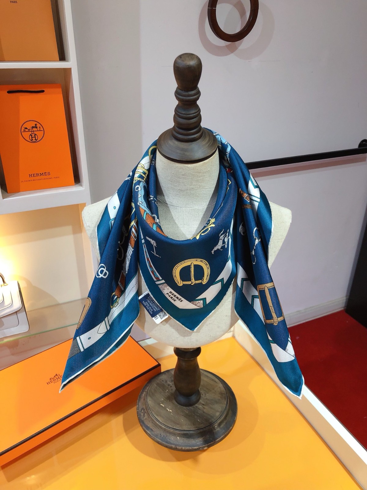 04 Her mes Scarf