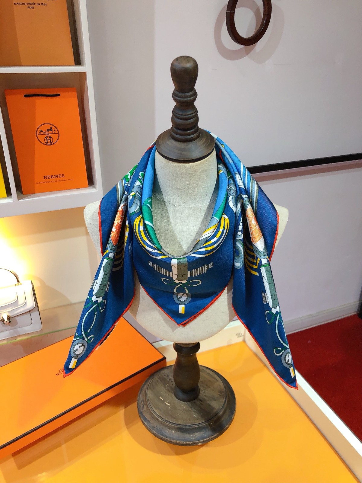 04 Her mes Scarf
