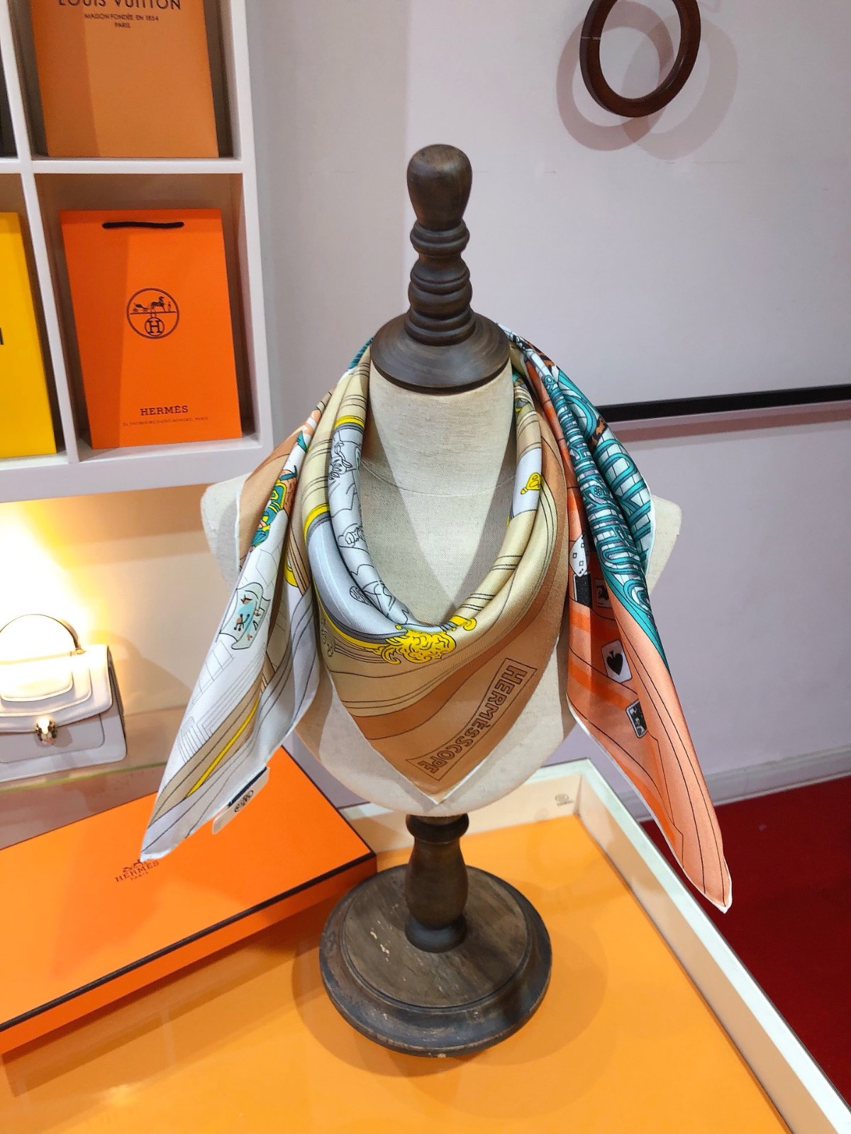 04 Her mes Scarf