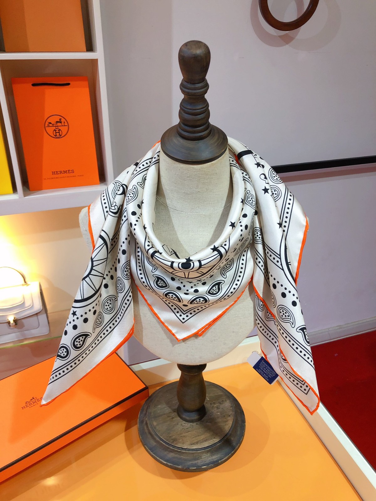 04 Her mes Scarf