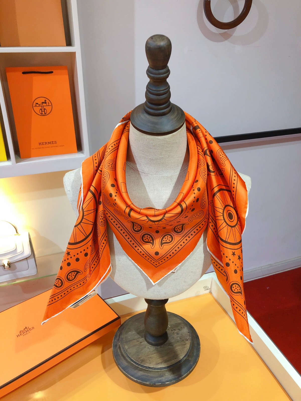 04 Her mes Scarf