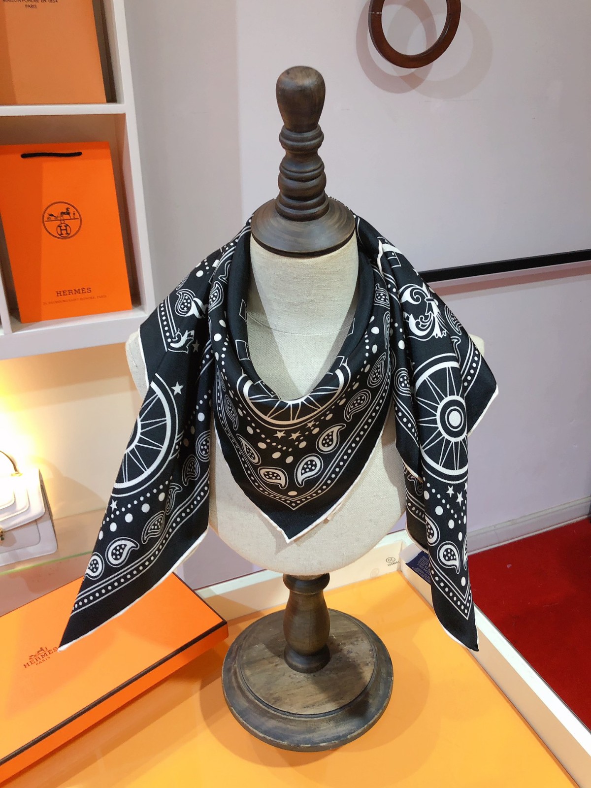 04 Her mes Scarf