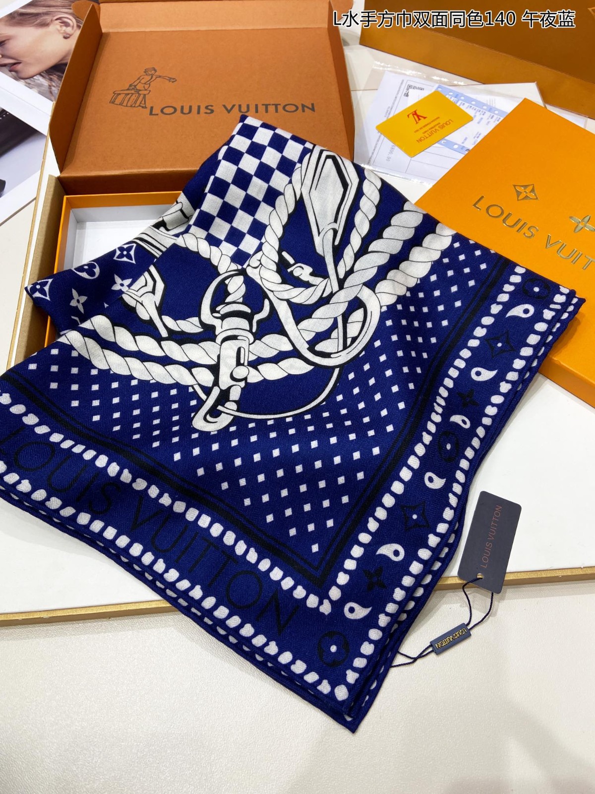 03 L-V Scarf