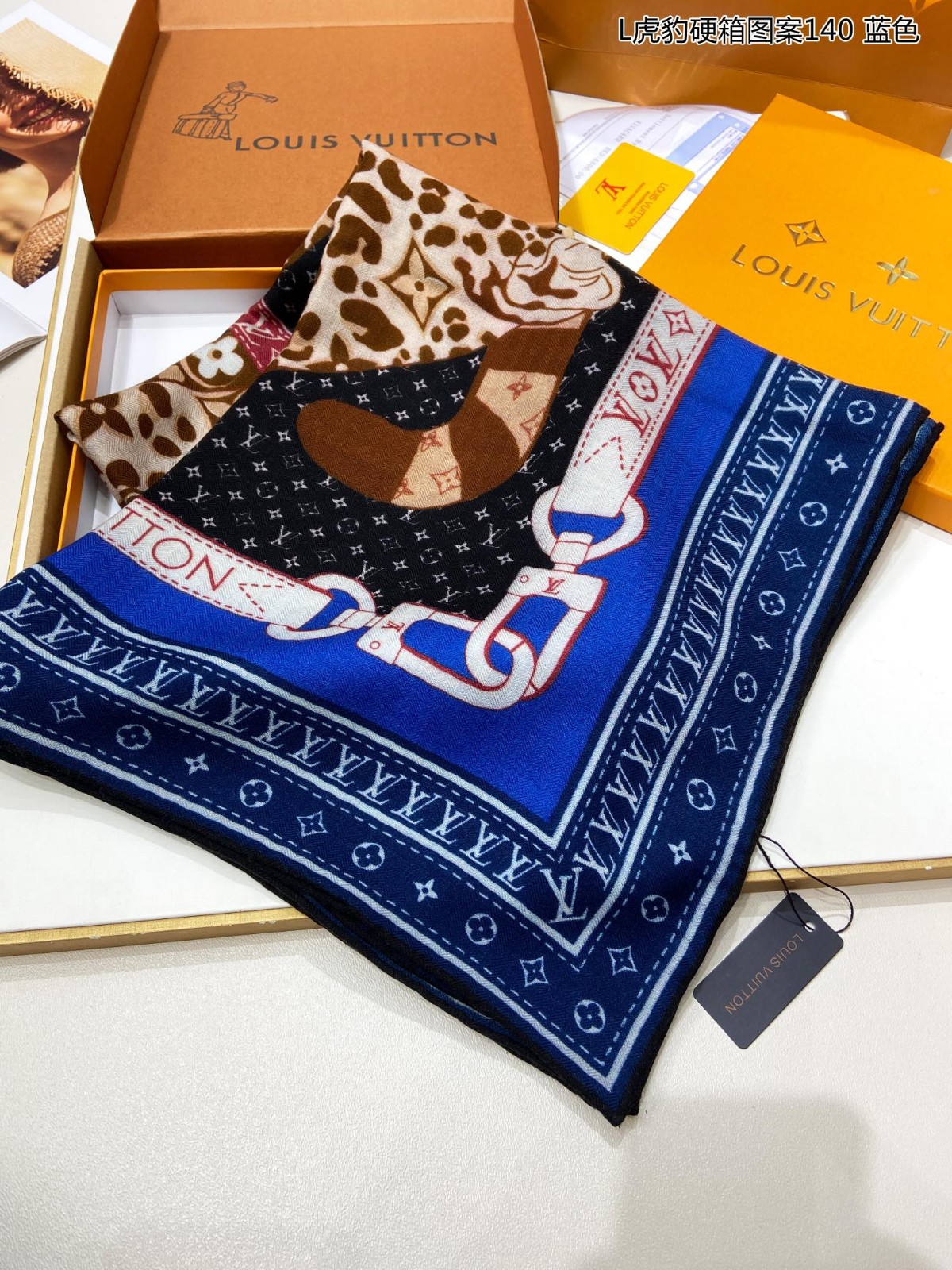 03 L-V Scarf